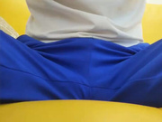 千人斩探花约了个黄发苗条妹子镜头前特写，口交掰穴沙发上后人猛操_ev