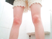 青岛某购物商场女洗手间蹲坑定点全身连续偸拍各种类型年轻美女少妇解手尿完擦逼的动作很优雅