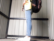 廁拍大神潛入彩鋼房簡易公共旱廁連續偸拍各式美女少婦如廁 雪白大屁股黑絲襪看得讓人欲火焚身 1080P高清原版