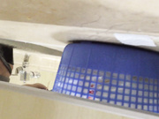 國內廁拍大神潛入某大廈禮儀培訓機構公共女廁偷拍美女少婦如廁噓噓 貌似連打電話內容都聽得清清楚楚 1080P原版高清