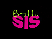 继妹“你的屌比我的玩具大太多了，我该如何把它塞到我的嘴里？”