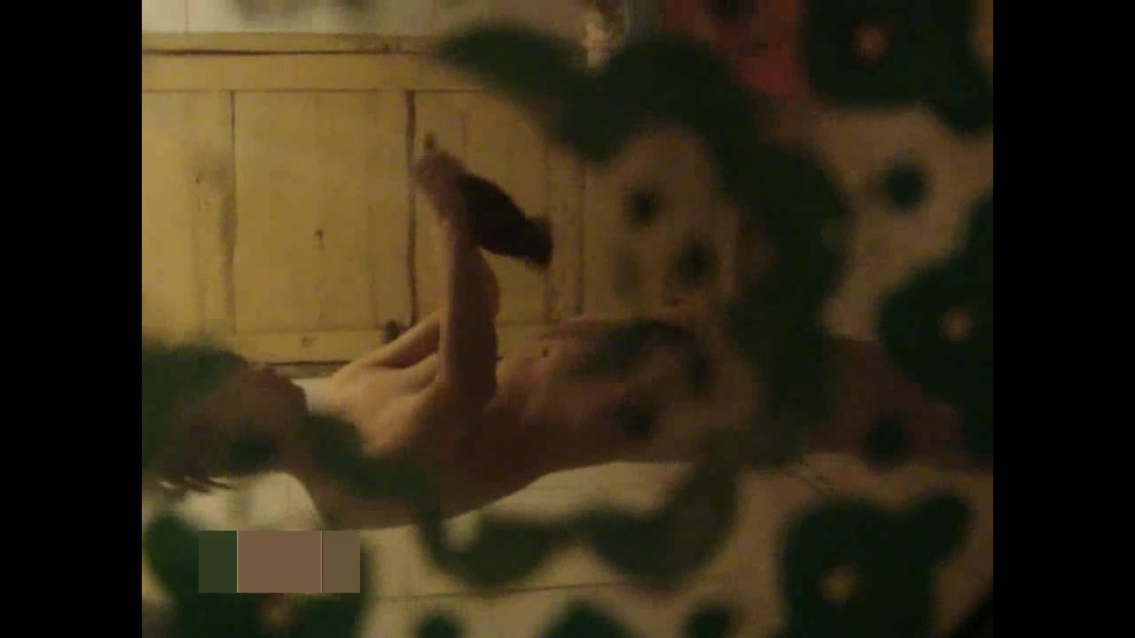 【全網推薦】【經典盜錄】趴窗窺視良家人妻少婦洗浴護膚 苗條身材堅挺美乳看得欲火焚身 原版高清