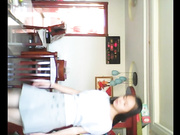 天然大奶艺校漂亮高挑长发美女自家客厅慢慢脱衣走秀