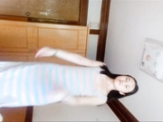 艺校女生直播脱衣展示身材1