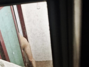 偷看楼上年轻少妇洗澡真美