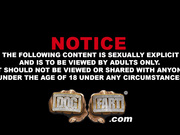 Cleo Clementine检查爸爸水管工的“大水管”