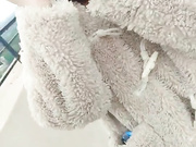 小哥搭讪个很嫩的站街妹上楼顶冒着大风啪啪