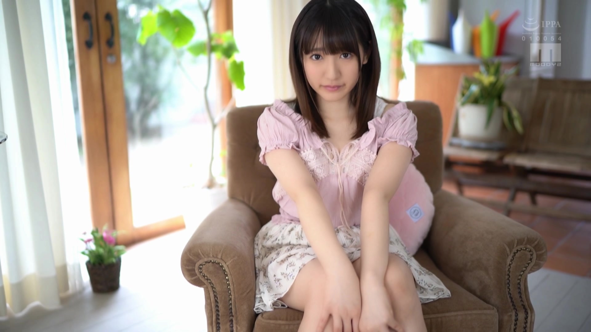 [MIFD-080] 阴郁美少女19岁戴上眼镜AV出道 河奈亜依 - 1of5