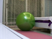 对白淫荡的母子乱伦妈妈漏脸了趴着健身球啪啪超清无水