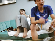 胸前纹身腰细坚挺美乳大长腿张开腿舔逼后入