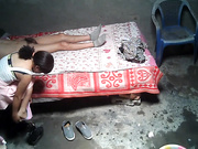 外出离家务工大叔解决生理问题简陋房嫖鸡这妹子不错不戴套给口活女上位内射服务到位很投入很败火