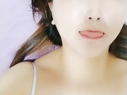 娇羞小姐姐无套爆草抽插让大哥射在嘴边舔精液