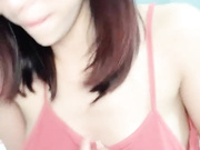 年轻小夫妻在出租屋中无套啪啪给老公口交