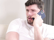 美少妇浴缸里勾到俩帅哥后面操前面深喉