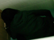 名牌大学双视角(拍脸赏逼)32看手机便便蹲着猫久脚不麻的吗