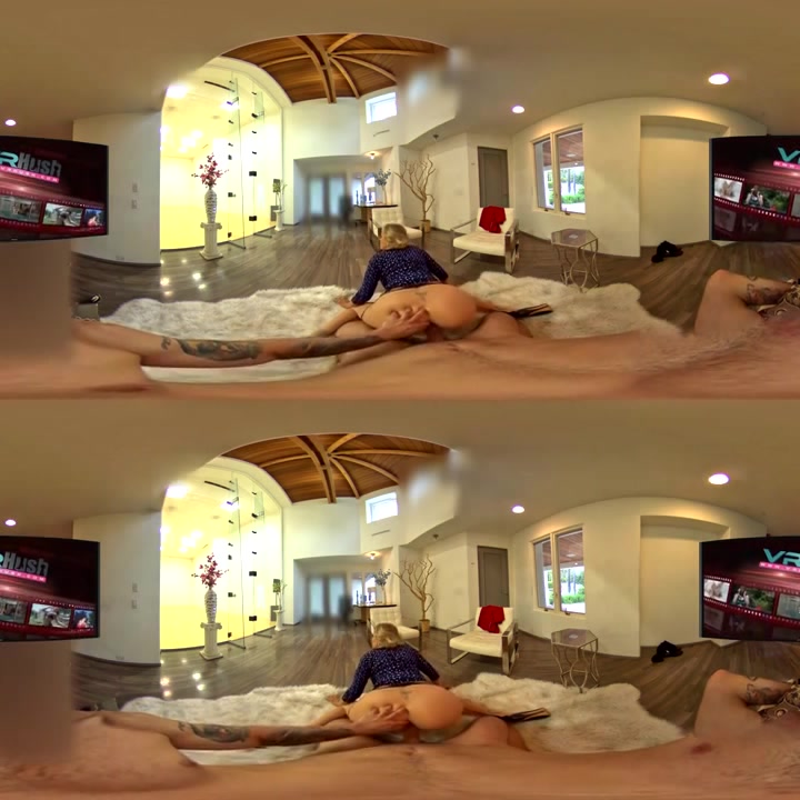 Blonde Milf Showing You the Way VR360 30 FPS