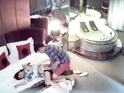 情趣酒店水滴摄像头偷拍健壮男和美女洗完鸳鸯浴激情啪啪对白清晰