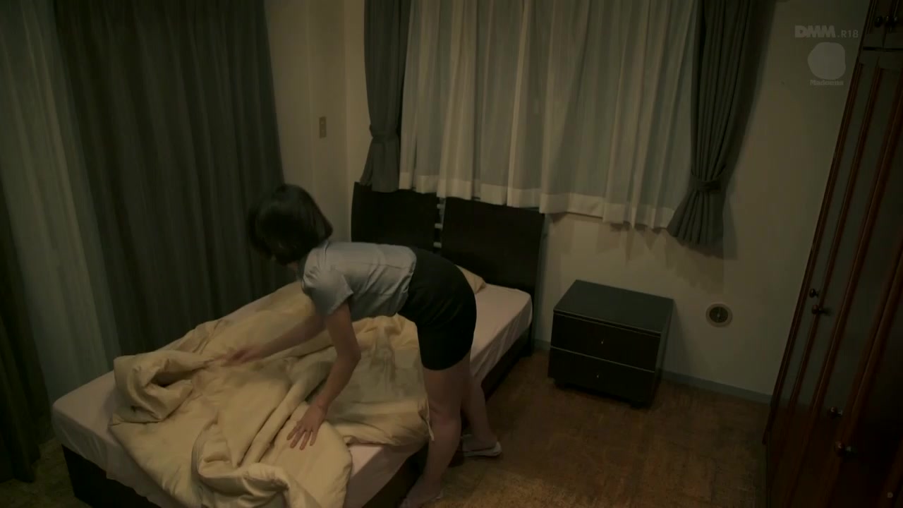 [JUY-102] 夫の同僚が同居して…