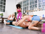 克洛伊·坦普尔训练变成了疯狂的三人组