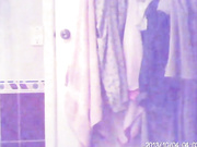 房东浴室偷装摄像头偷拍高颜值女大学生租客洗澡妹子下面的毛毛多又乱也不修理一下