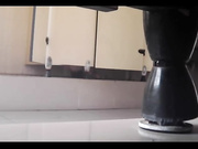 新流出国内厕拍大神潜入外语学院沟厕偷拍短裤妹纸的腿真白1080P高清原版