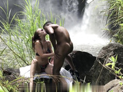 Lena Paul - 跟著大屌黑男到夏威夷瀑布前，享受天然性爱