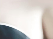 白嫩少女摸弄美乳小骚穴自慰抽插流水呻吟