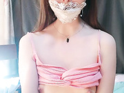 嫩模苏苏苏椅子上侧漏淫穴大美腿美足好白