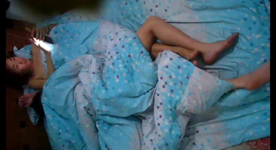 半夜2点多来开房的94年小情侣 女的挺骚 男的累了.mp4