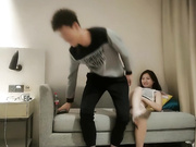 太子探花鸭哥代班约了个黑裙少妇沙发上骑坐