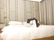 约西装妹子啪啪换上短裙舔逼口交后入抽插